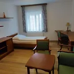 Gaestehaus Einzinger לינה וארוחת בוקר 3*