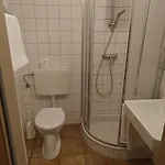 Gaestehaus Einzinger לינה וארוחת בוקר 3*