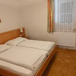 לינה וארוחת בוקר Gaestehaus Einzinger
