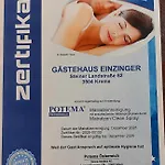 לינה וארוחת בוקר Gaestehaus Einzinger קרמס אן דר דונאו